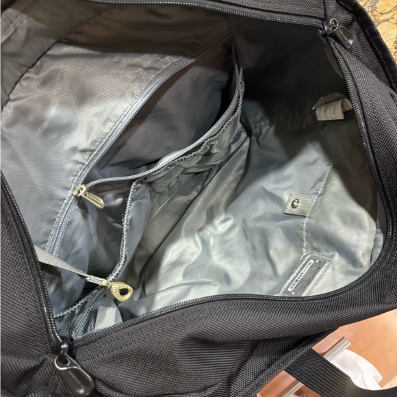 Briggs & Riley Sleek Black Tote Bag - Picture 7 of 11